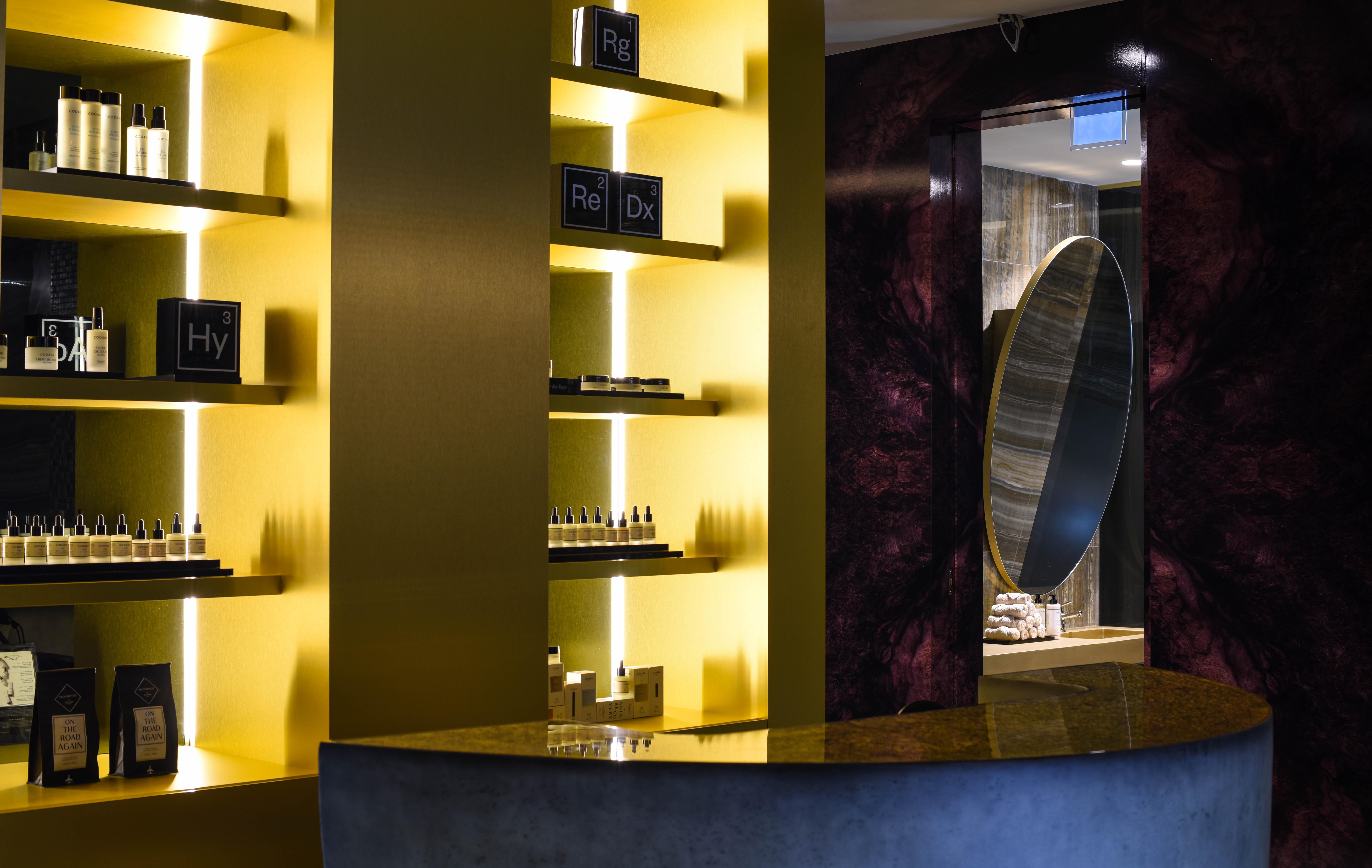 วีลา ฟอซ โฮเต็ล แอนด์ สปา Hotel ปอร์โต ภายนอก รูปภาพ The interior of the Tom Ford Beauty store in London