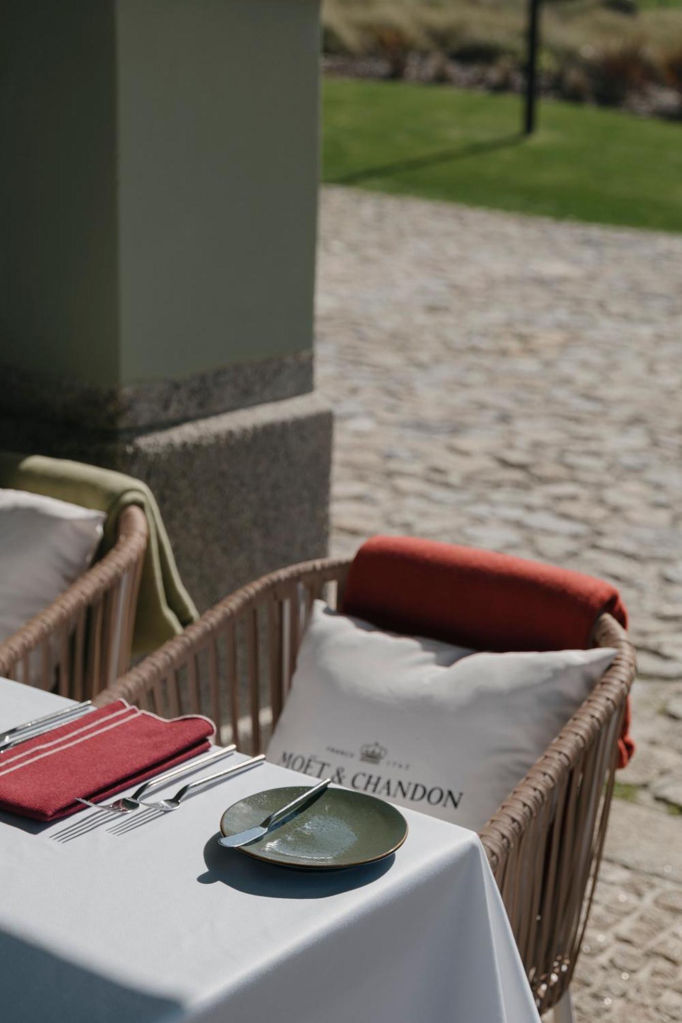 วีลา ฟอซ โฮเต็ล แอนด์ สปา Hotel ปอร์โต ภายนอก รูปภาพ The outdoor furniture collection "Bora"
