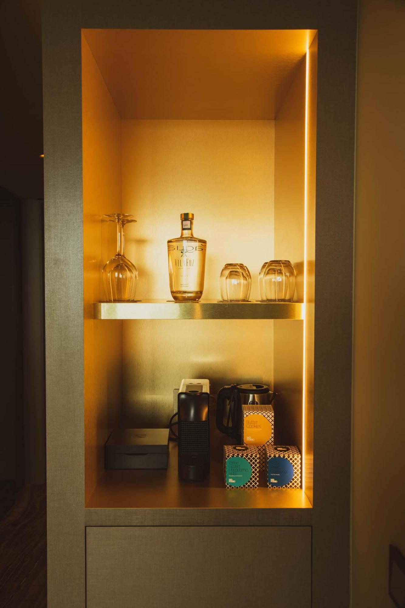 วีลา ฟอซ โฮเต็ล แอนด์ สปา Hotel ปอร์โต ภายนอก รูปภาพ A Nespresso machine in a hotel room